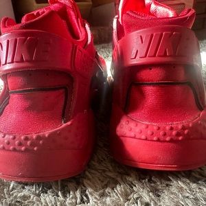 Kids 6.5Y Red Nike huaraches